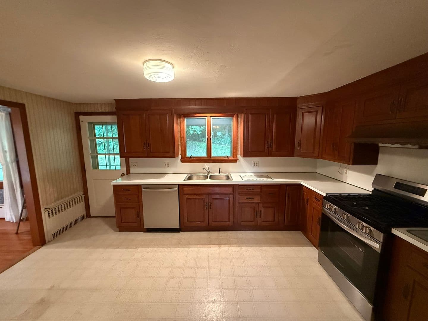 Broad Brook House: 117 Depot St