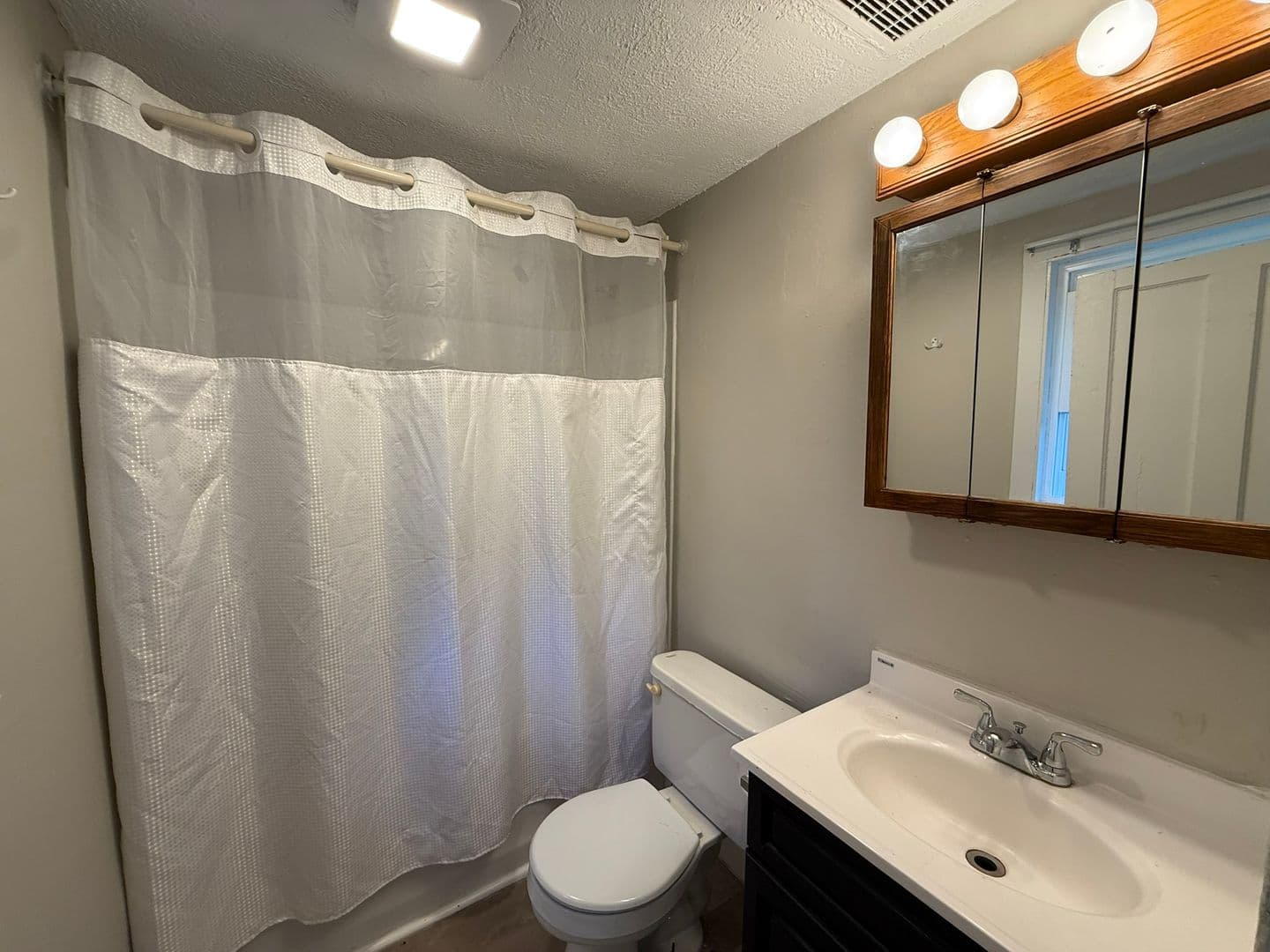 North Granby Apartment: 380 North Granby Road