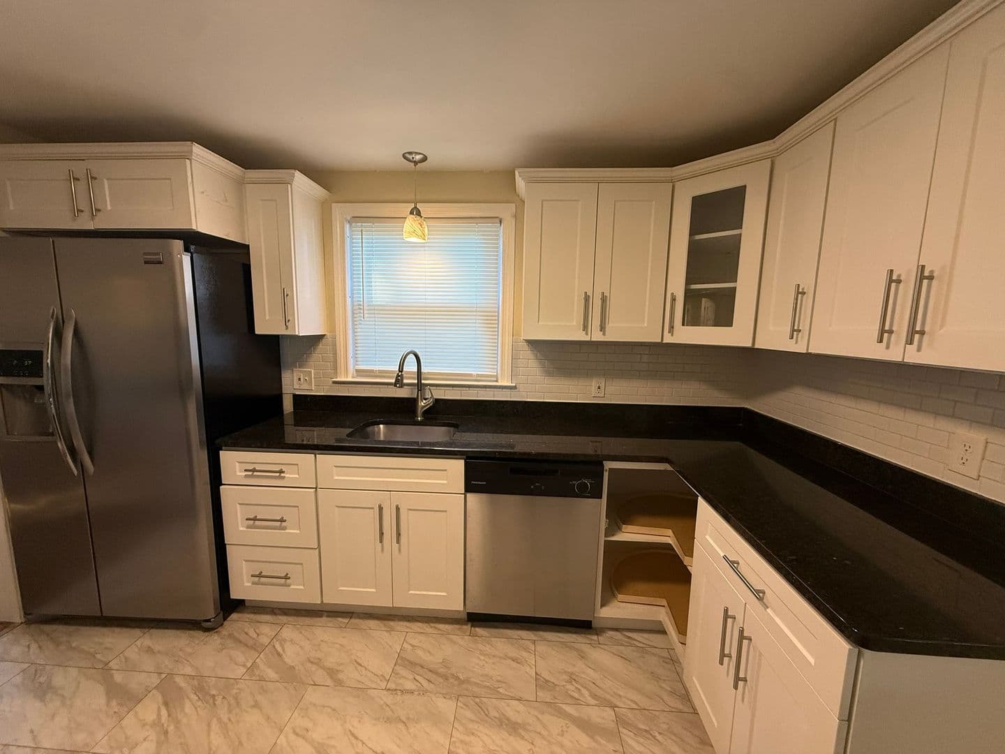East Hartford House: 633 Oak St