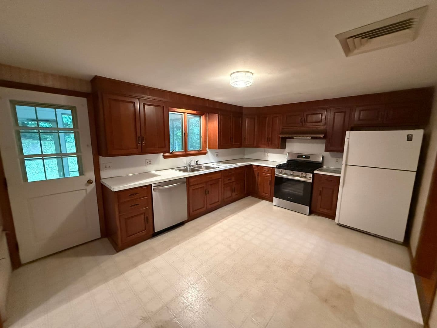 Broad Brook House: 117 Depot St
