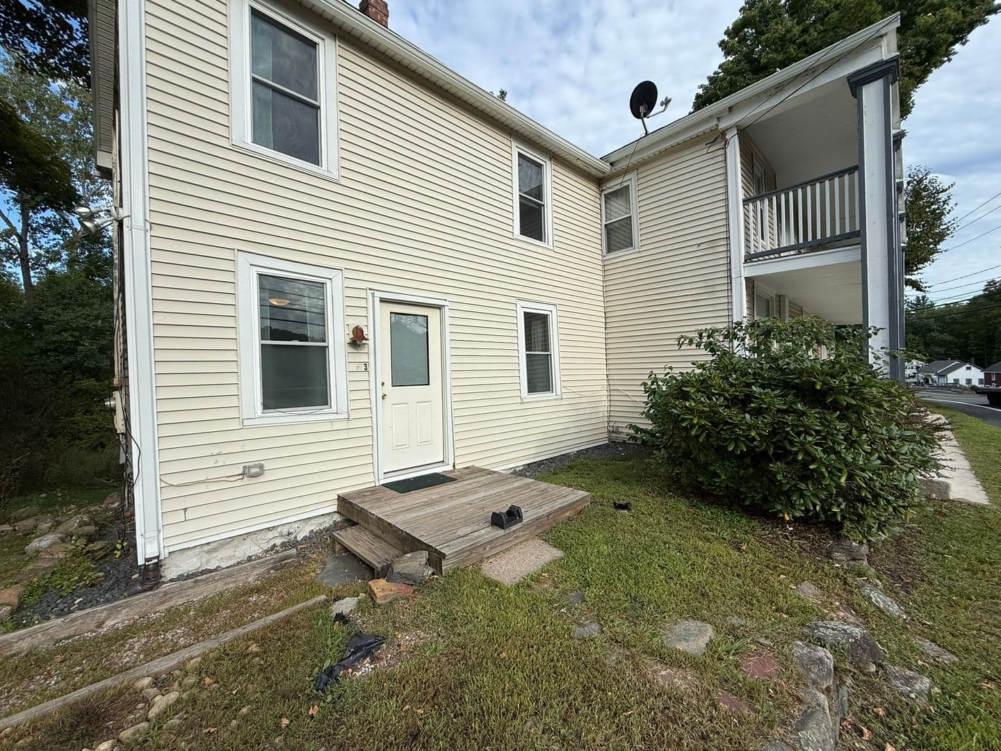 North Granby Apartment: 380 North Granby Road
