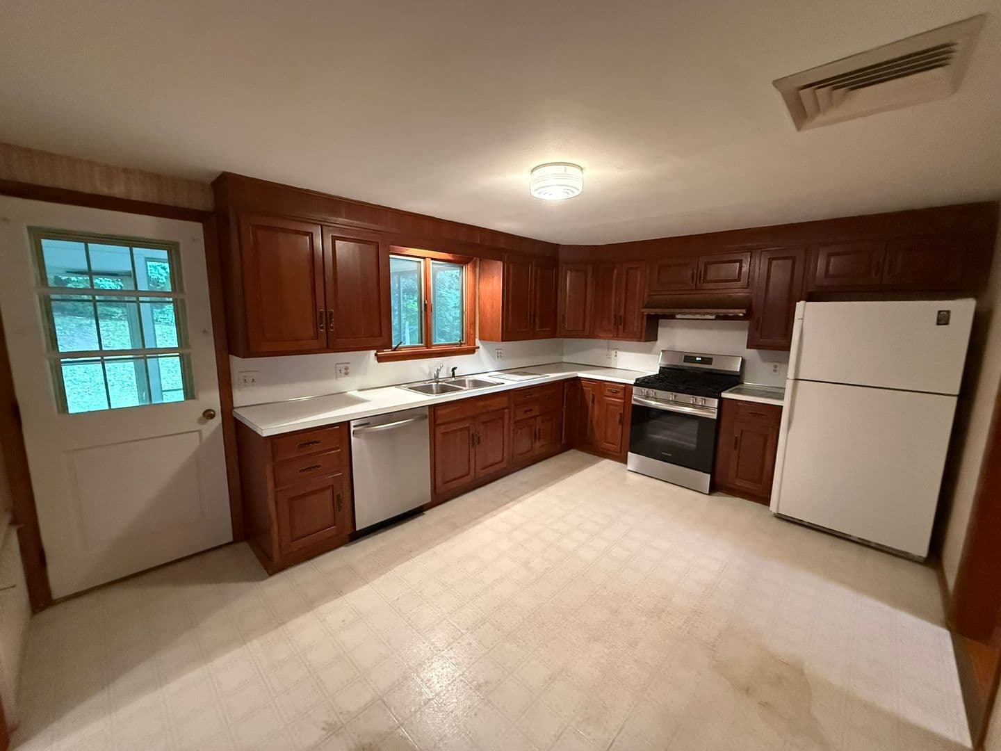 Broad Brook House: 117 Depot St