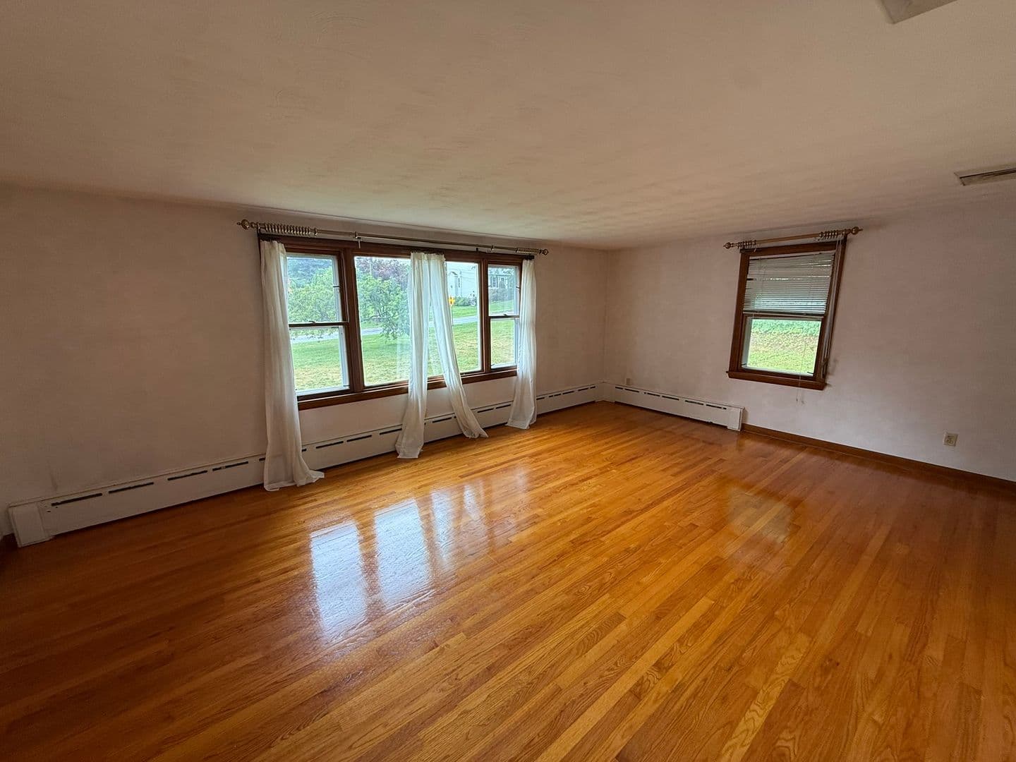 Broad Brook House: 117 Depot St