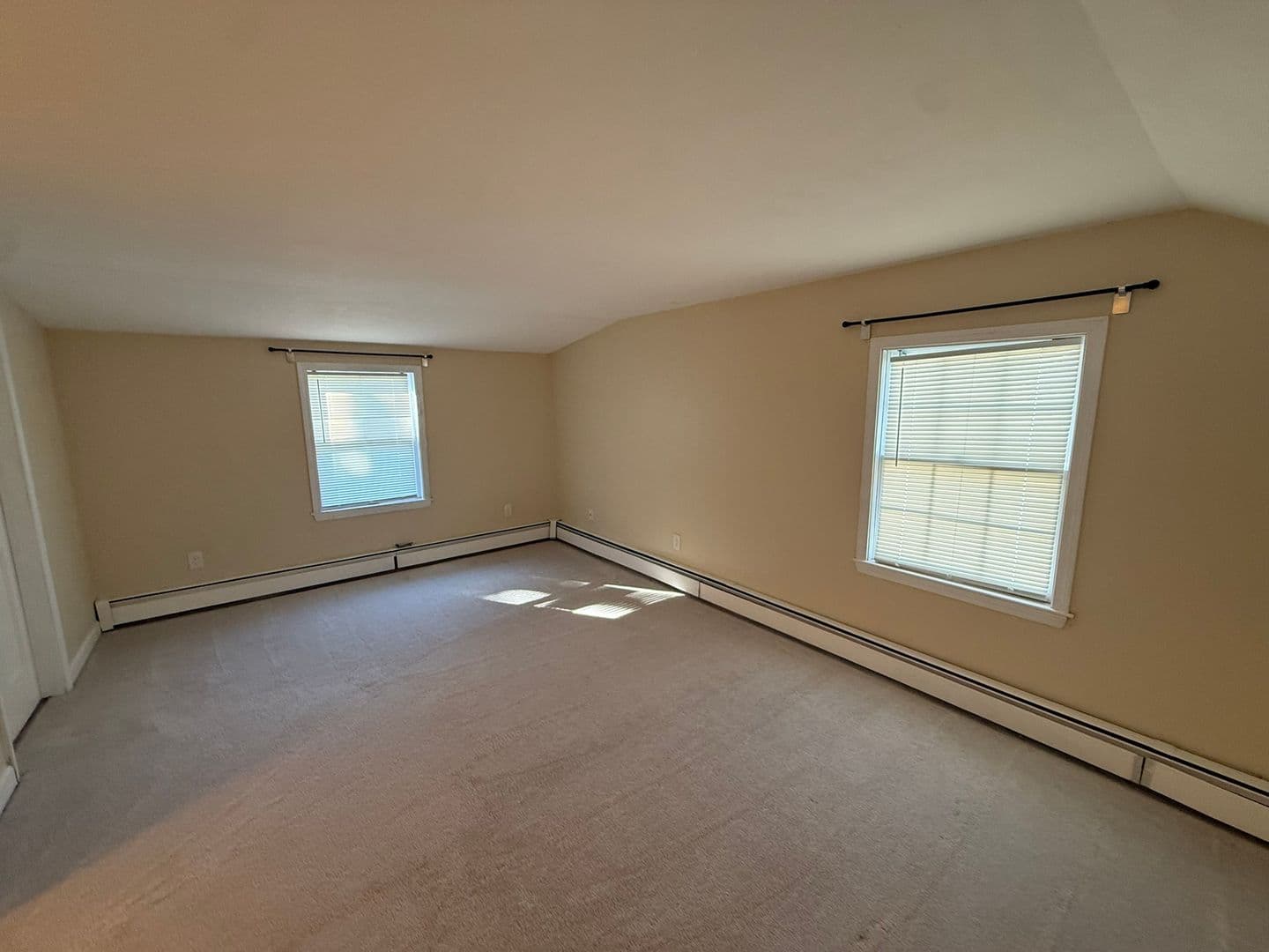 East Hartford House: 633 Oak St