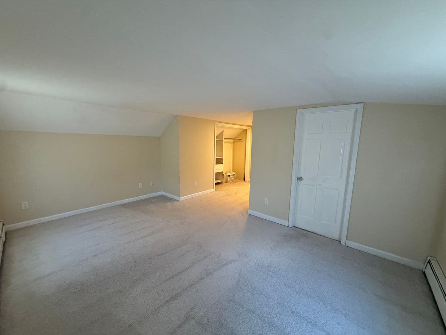 East Hartford House: 633 Oak St