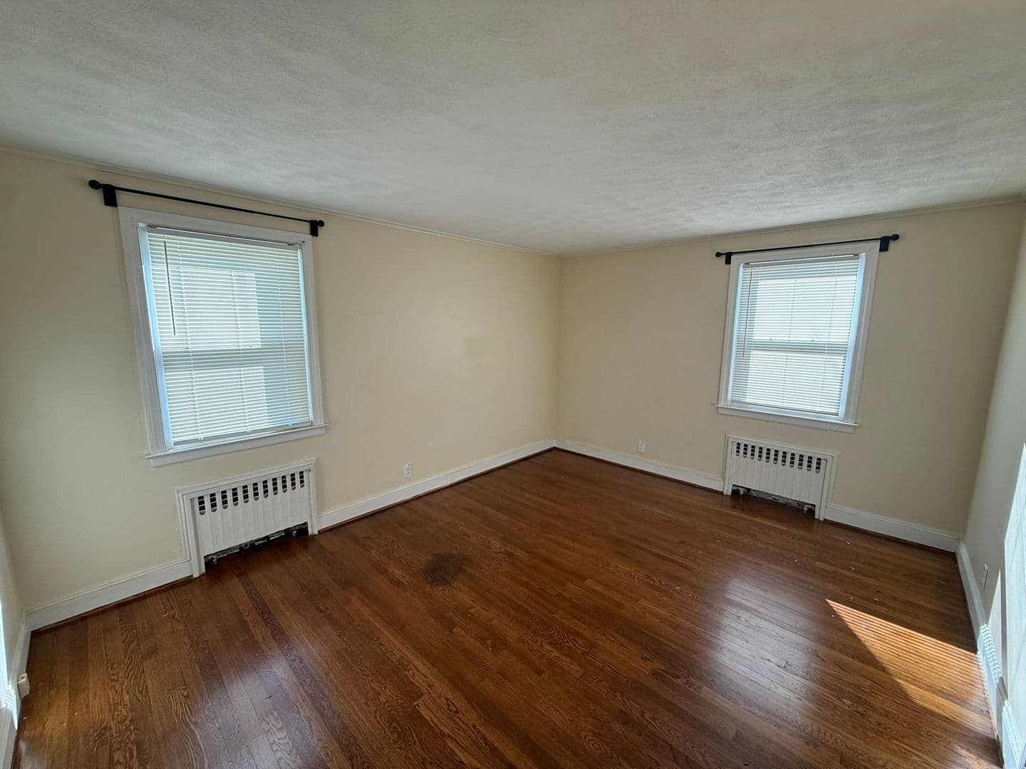 East Hartford House: 633 Oak St