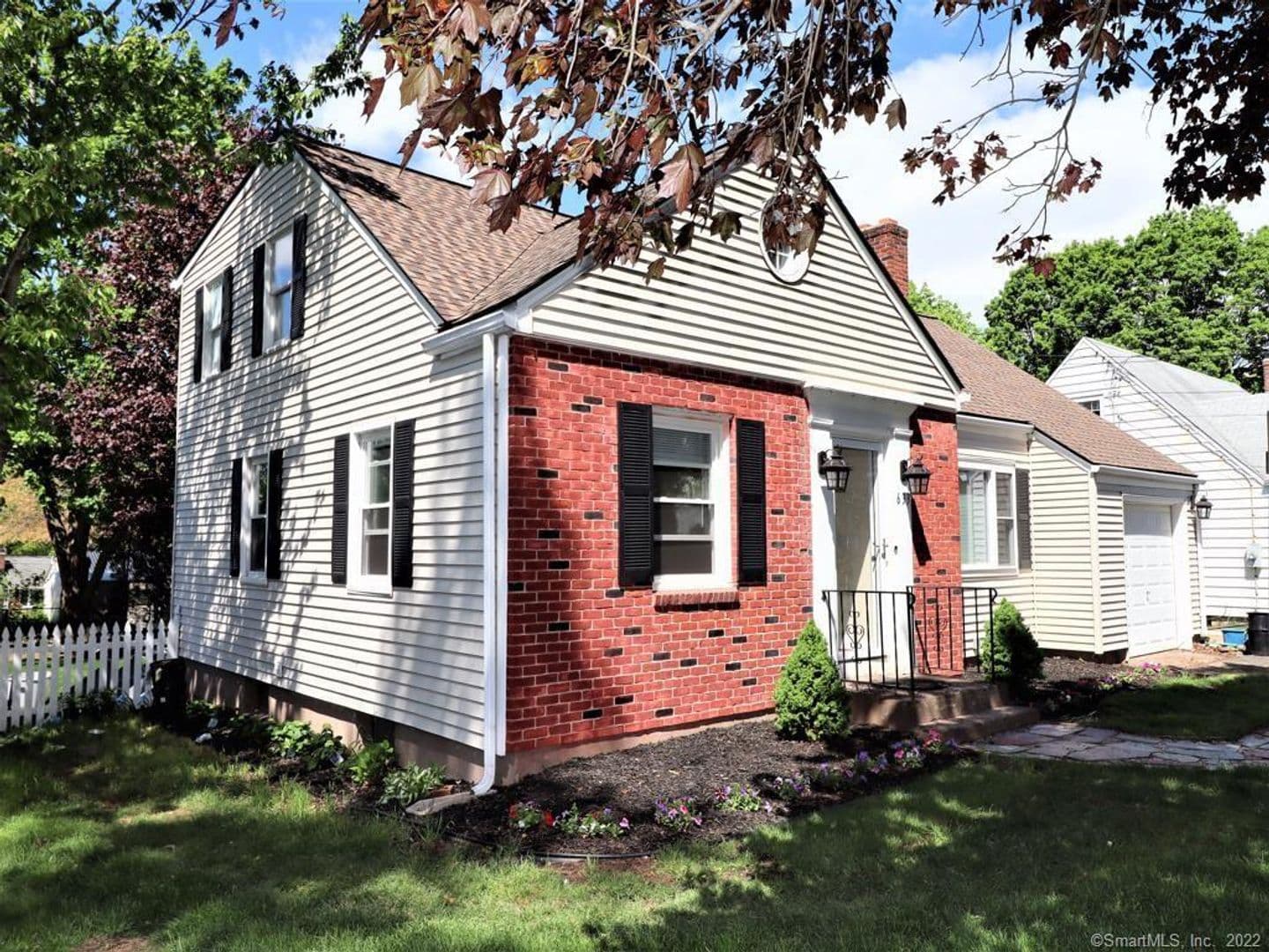 East Hartford House: 633 Oak St