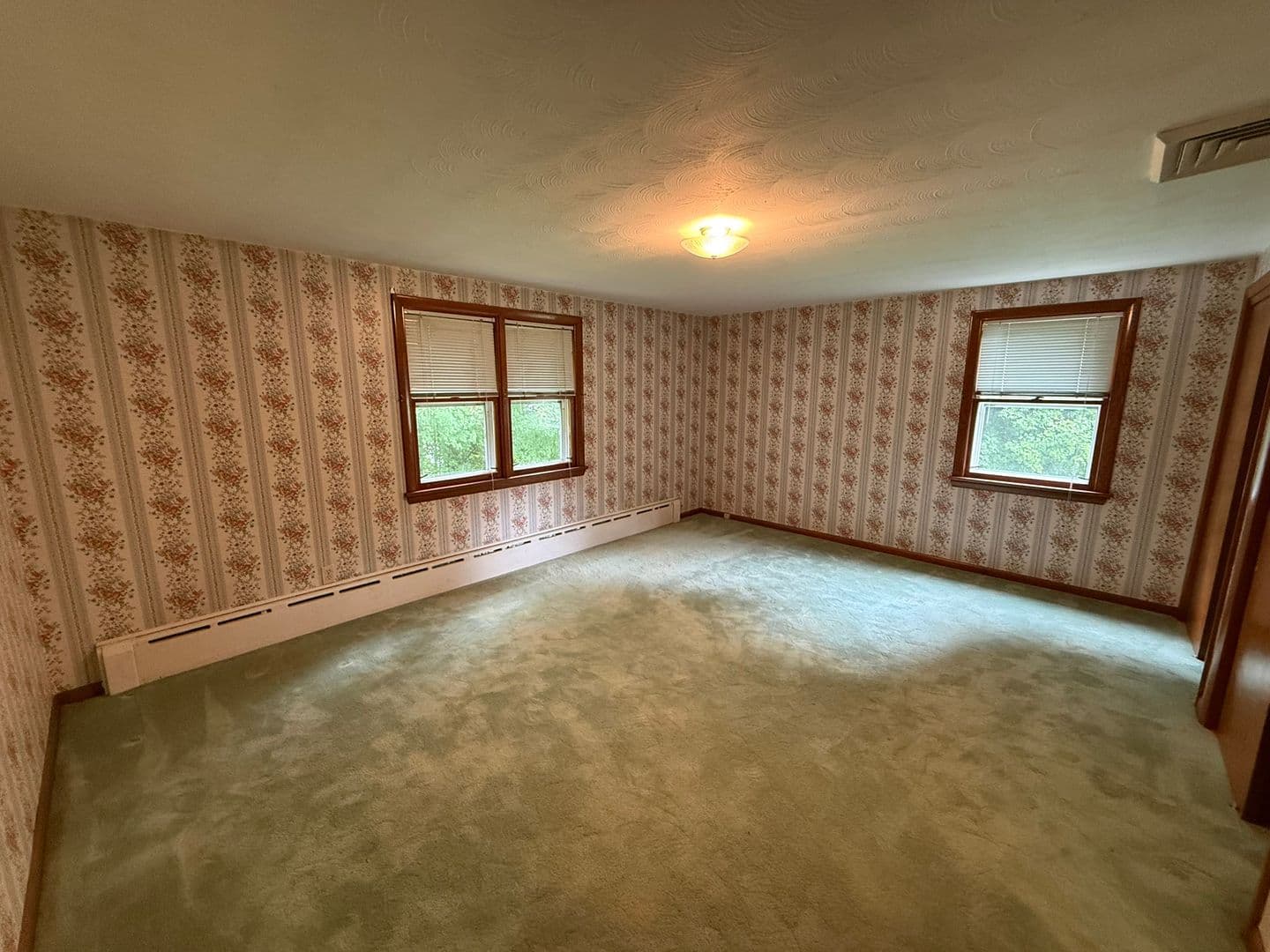 Broad Brook House: 117 Depot St
