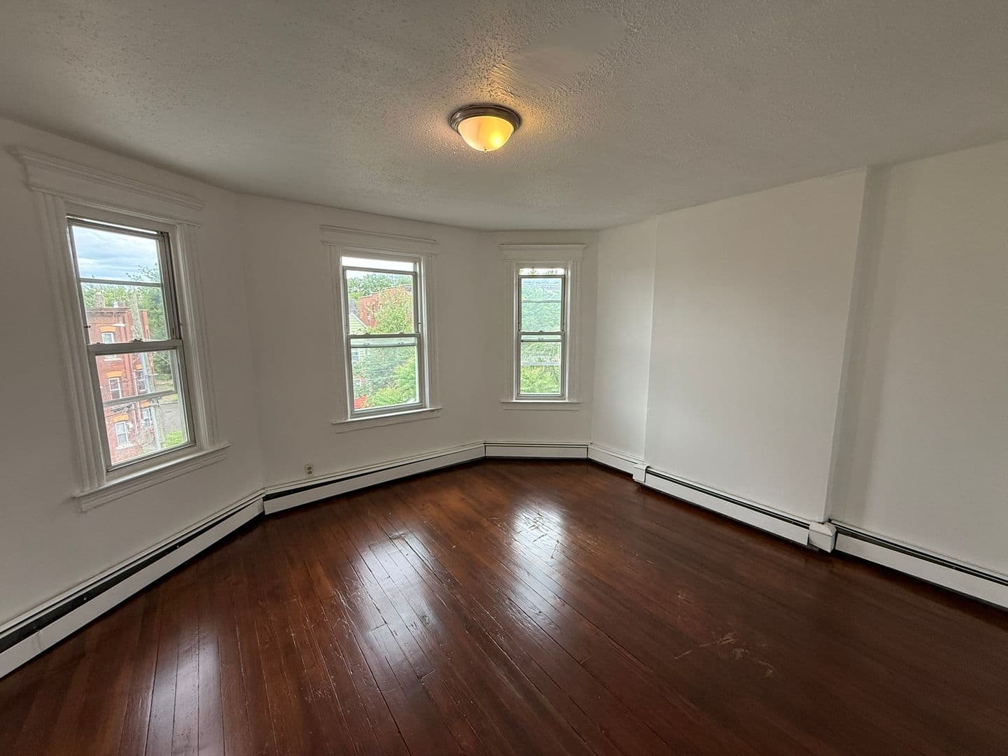 Hartford Apartment: 122-124 Shultas Pl