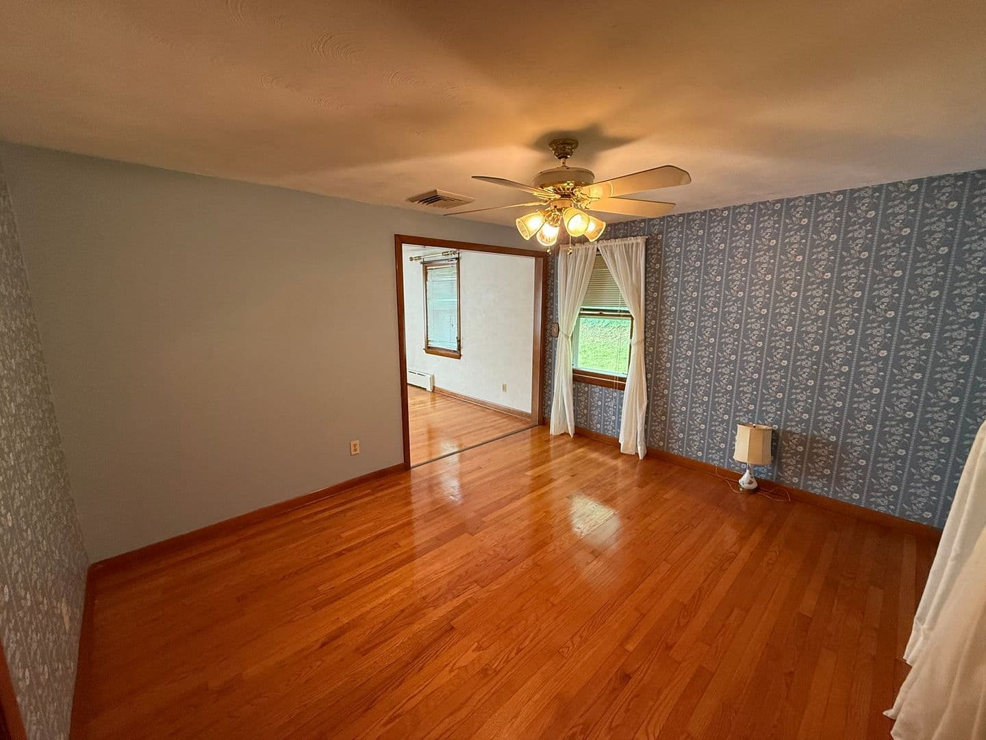 Broad Brook House: 117 Depot St