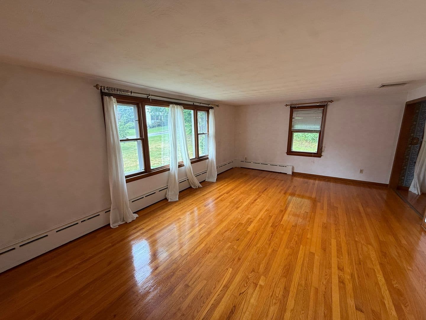 Broad Brook House: 117 Depot St
