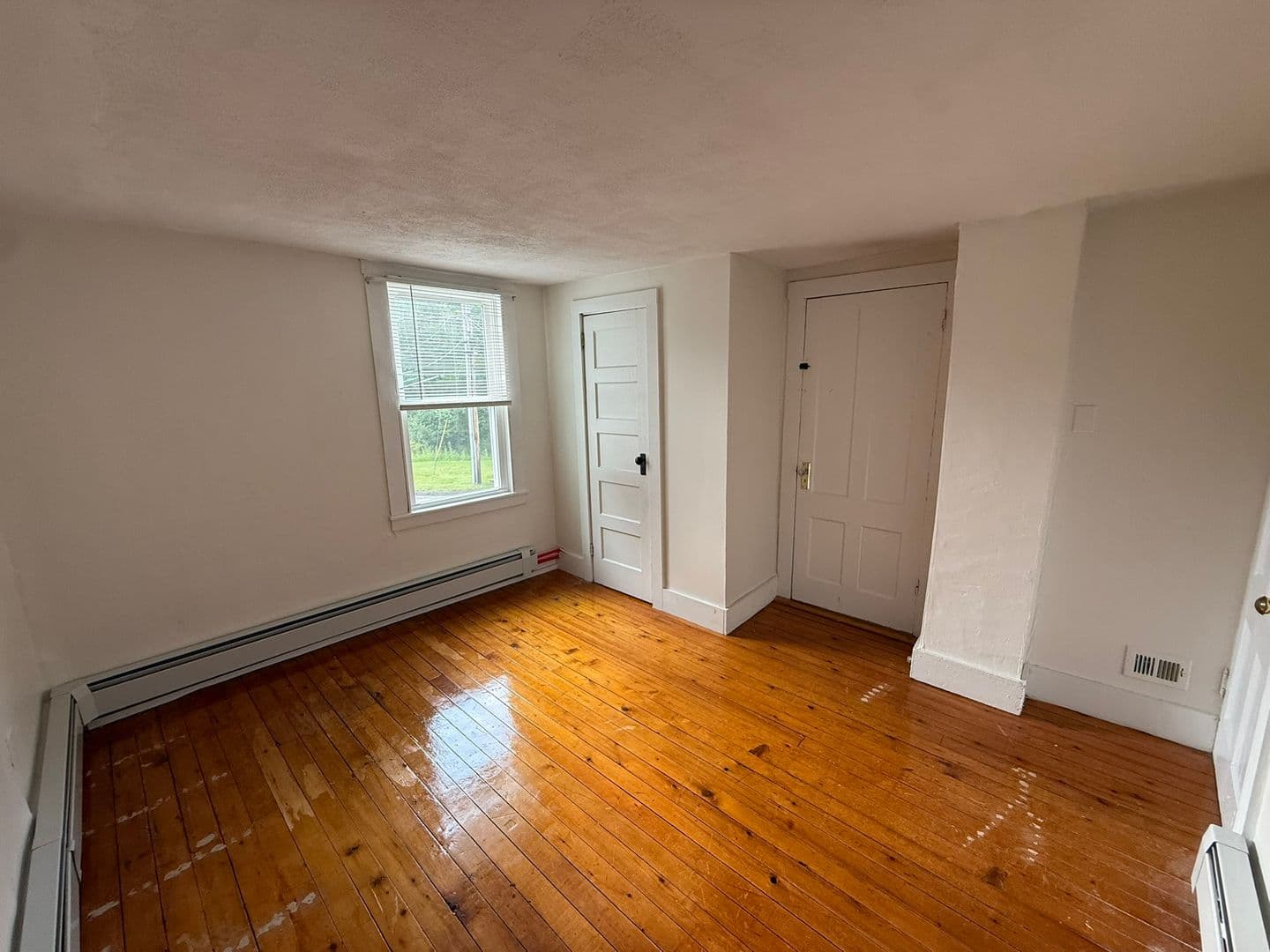 North Granby Apartment: 380 North Granby Road