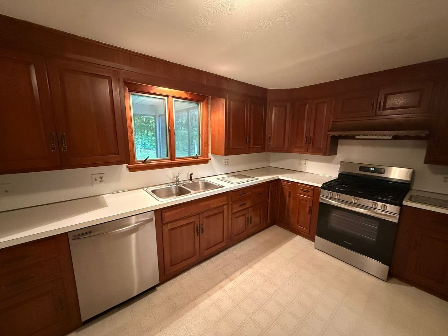 Broad Brook House: 117 Depot St