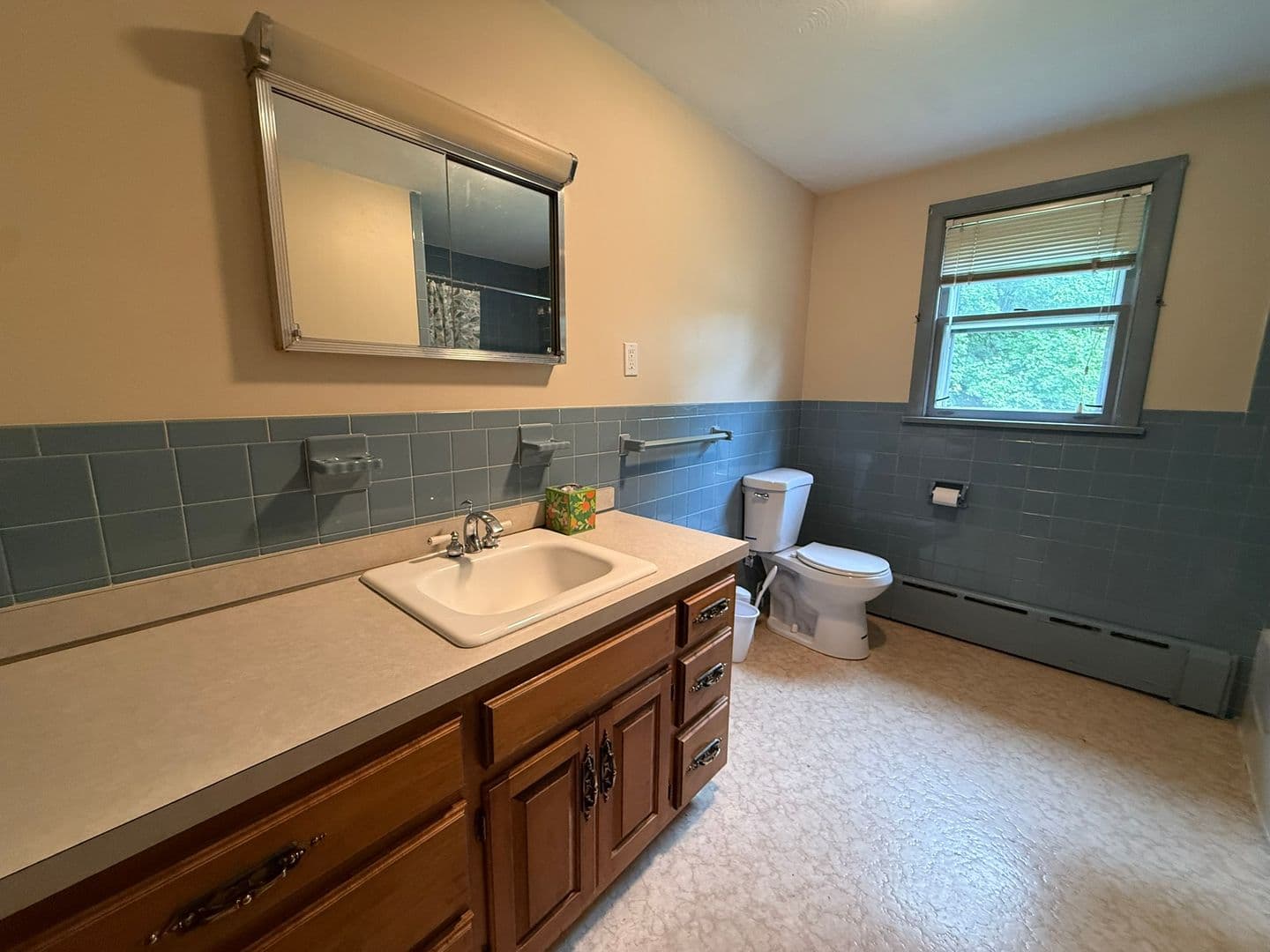 Broad Brook House: 117 Depot St