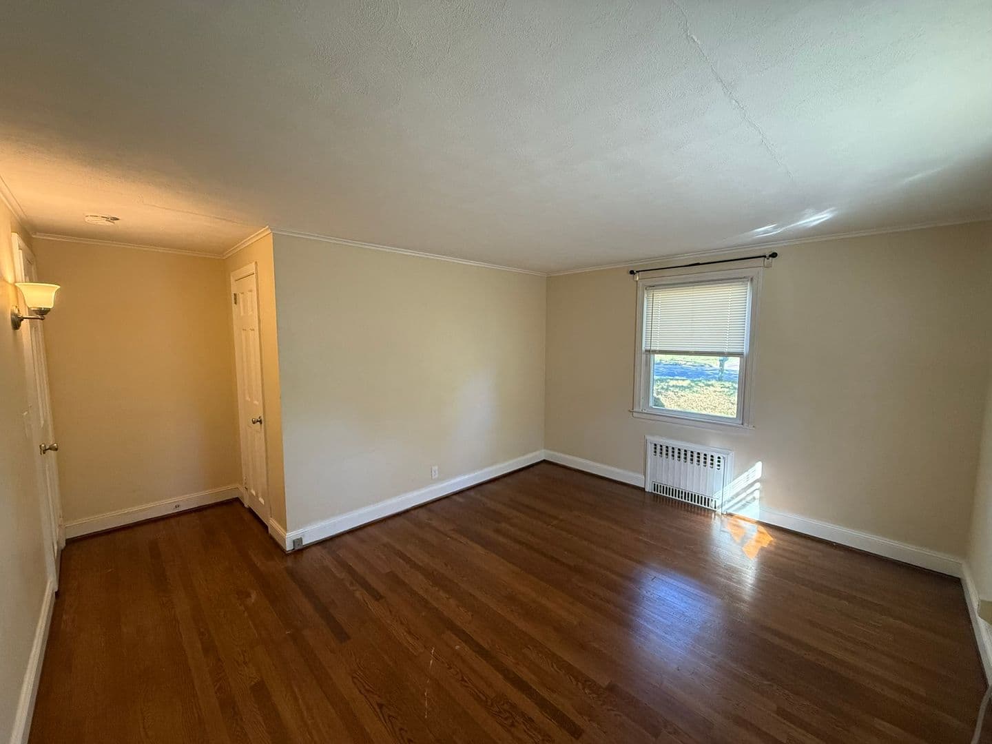 East Hartford House: 633 Oak St