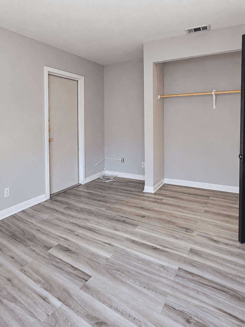 Lancaster Apartment: 43940 3rd St East