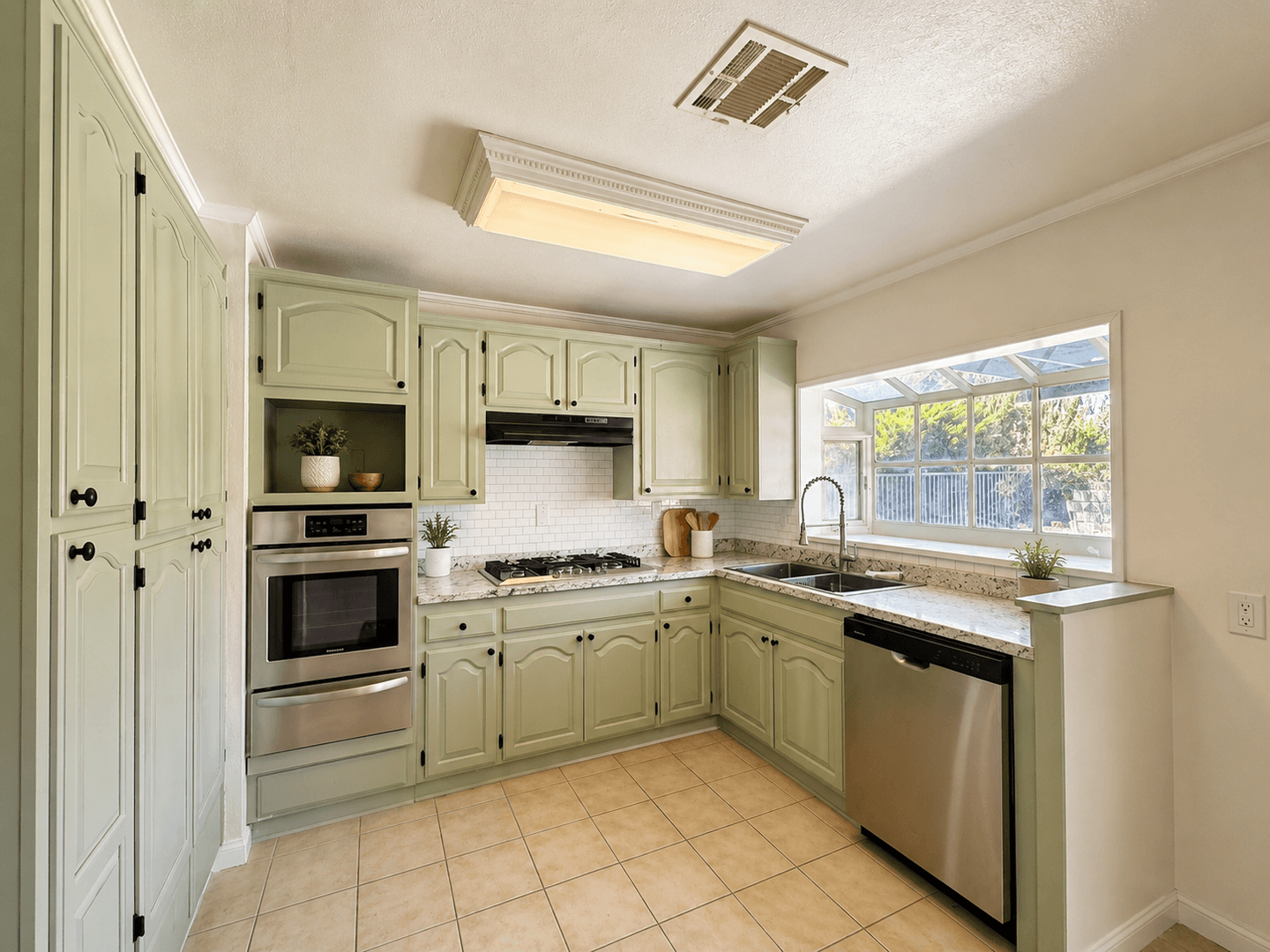 Canyon Country Apartment: 19601 Cedarcreek St.