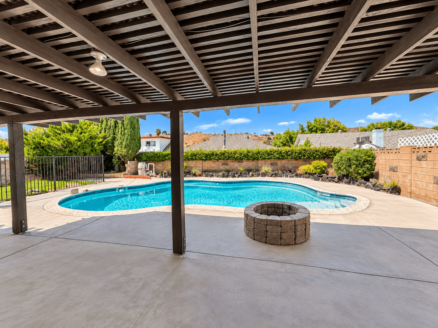 Canyon Country Apartment: 19601 Cedarcreek St.