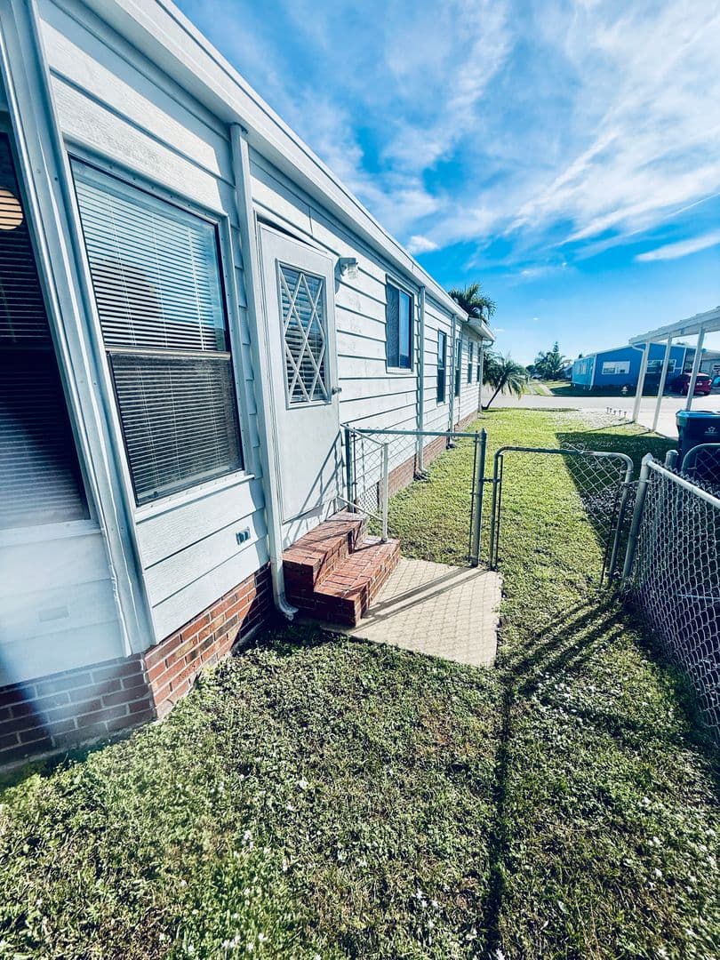 Palm Bay House: 2399 Coconut Palm Drive NE