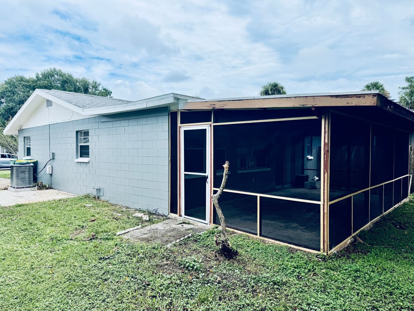 Cocoa House: 718 Lunar Lake Circle