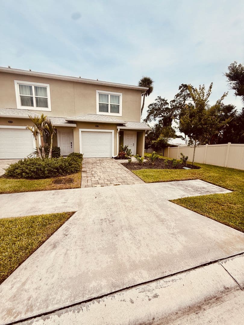 Melbourne Townhome: 823 Paddleboard Ct