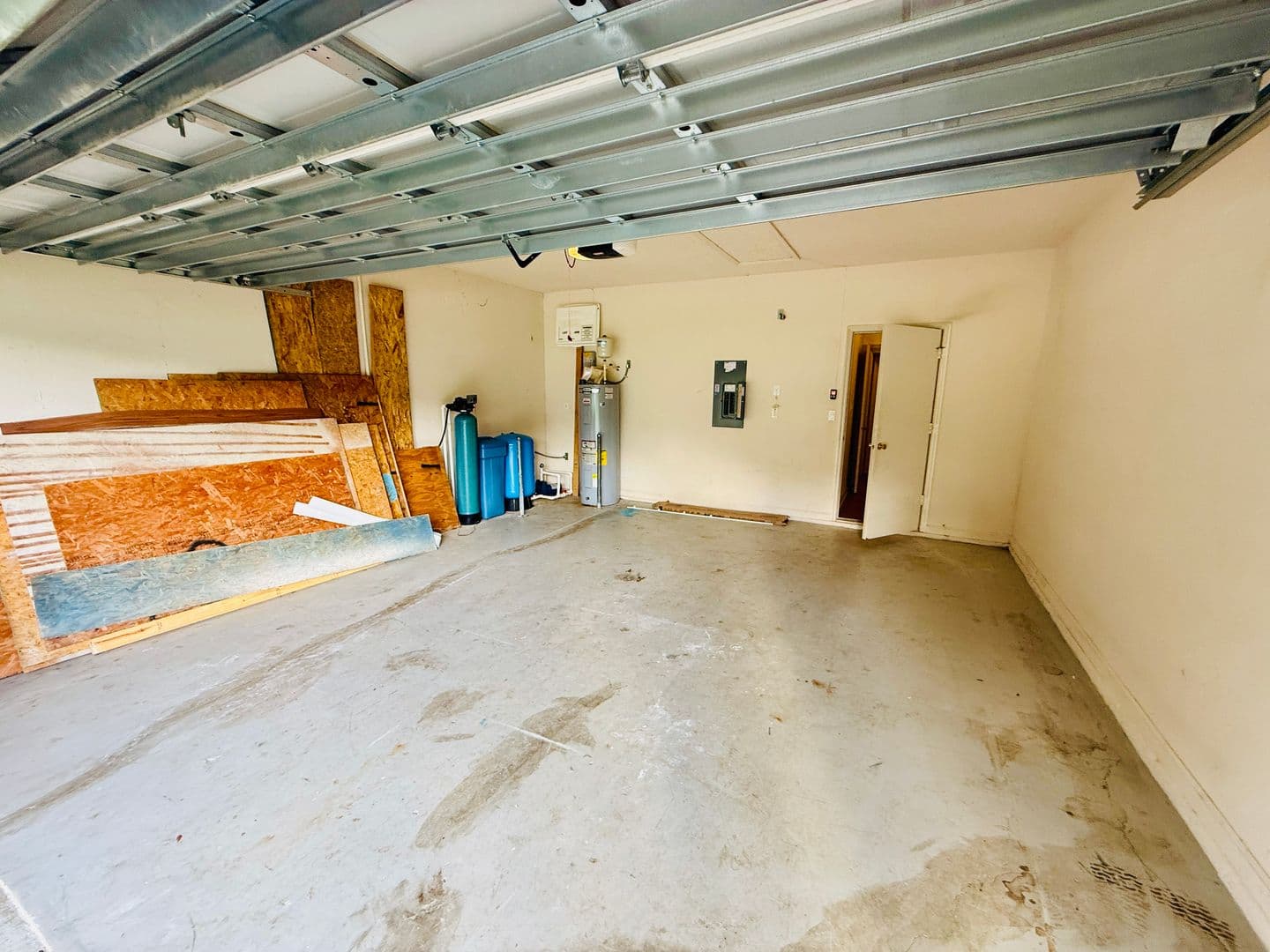 Palm Bay House: 3206 SE Tarpon Ave