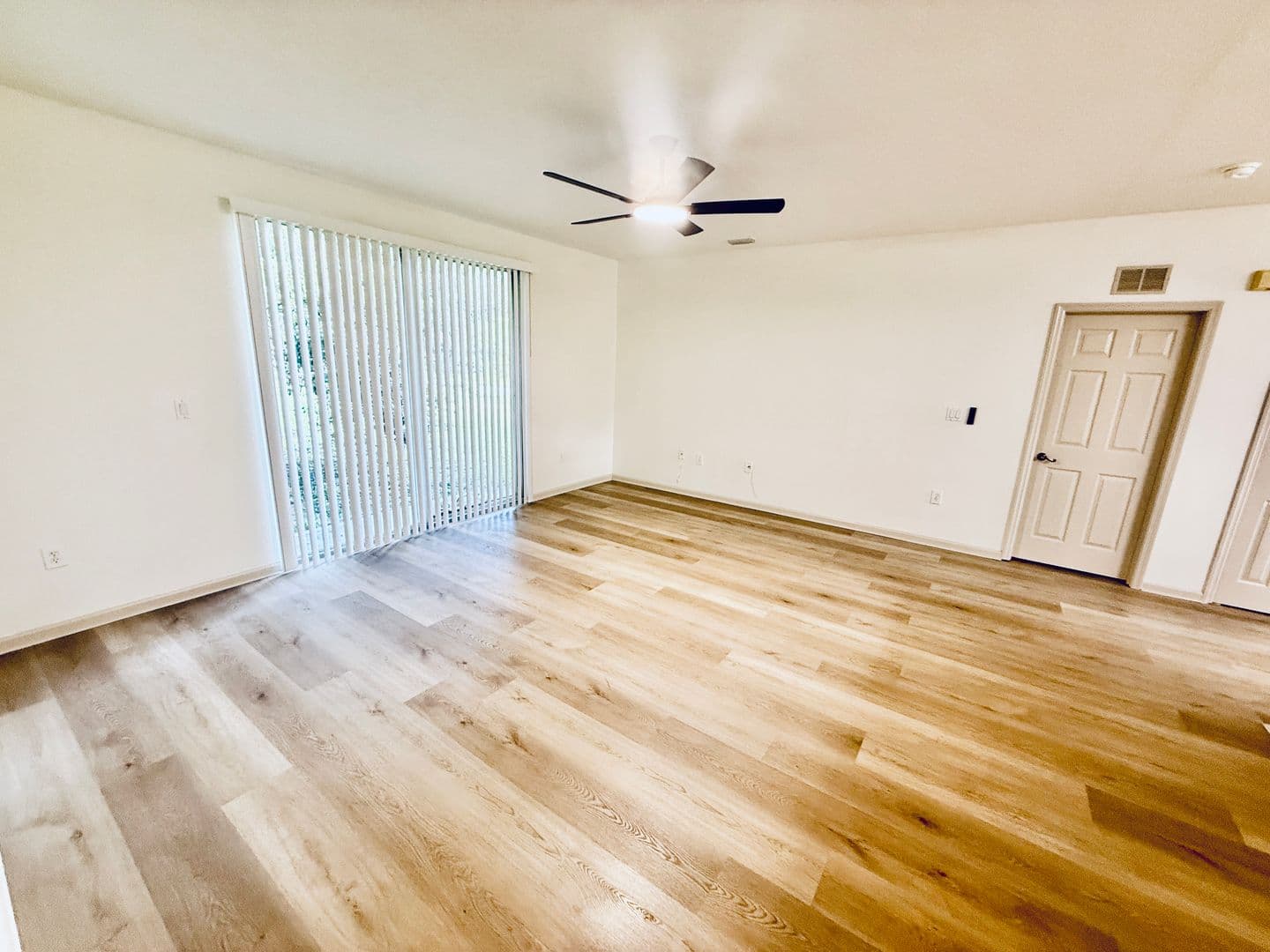 Palm Bay House: 3206 SE Tarpon Ave