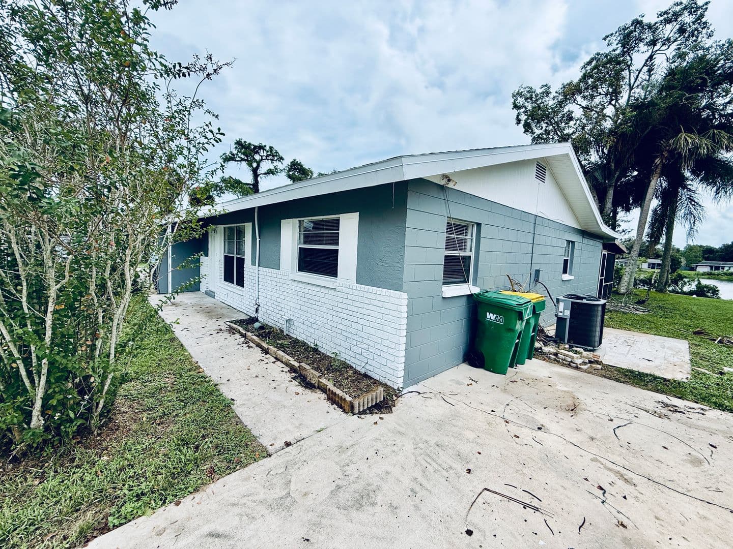 Cocoa House: 718 Lunar Lake Circle