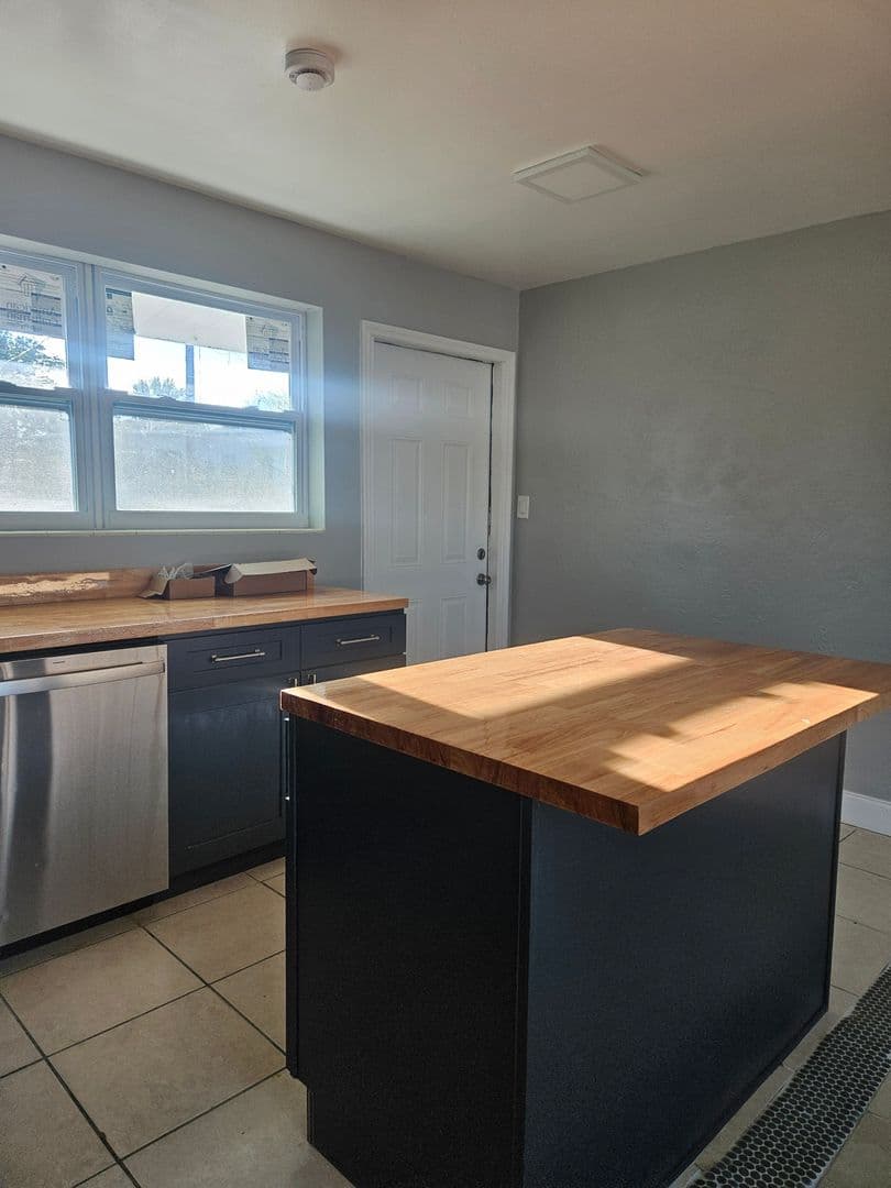 Daytona Beach House: 838 Lewis Dr
