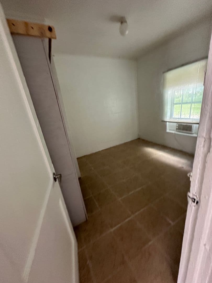Winter Haven House: 823 Ave R NE