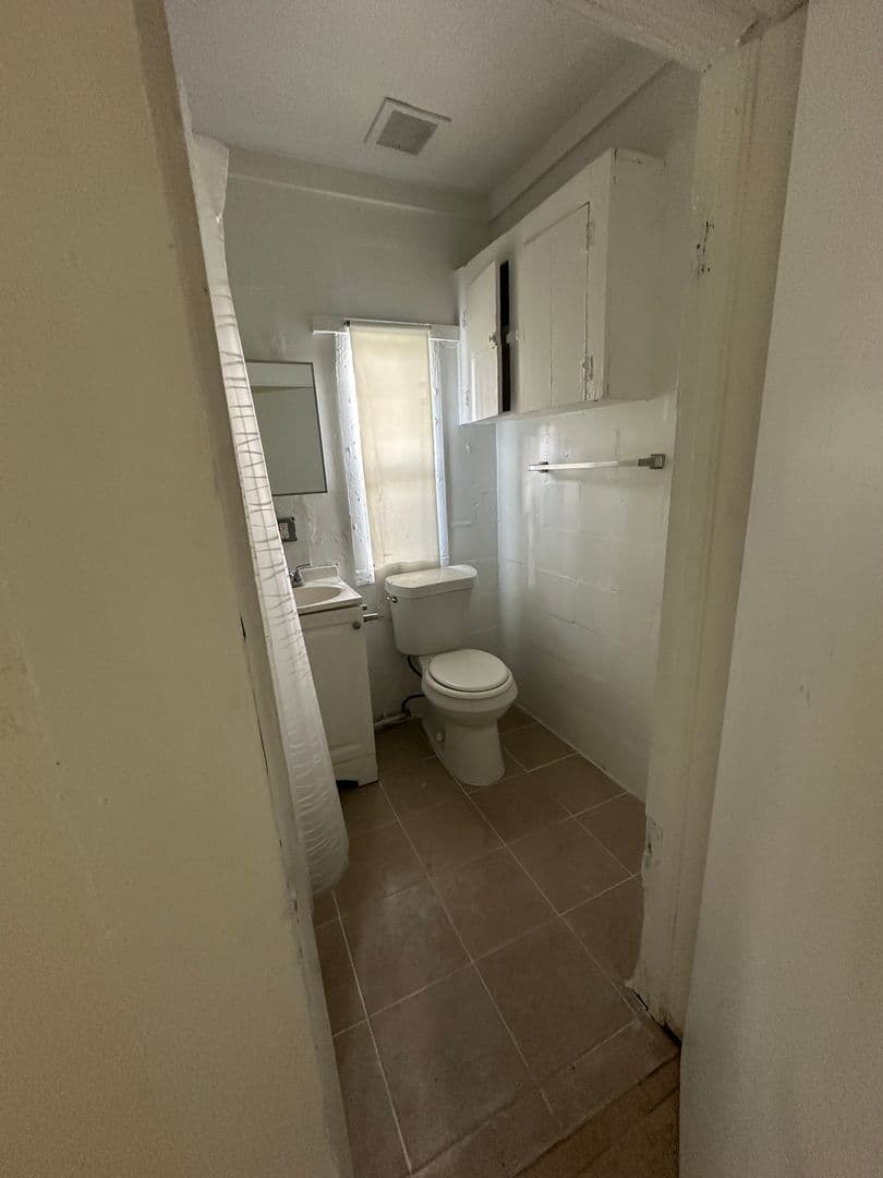 Winter Haven House: 823 Ave R NE