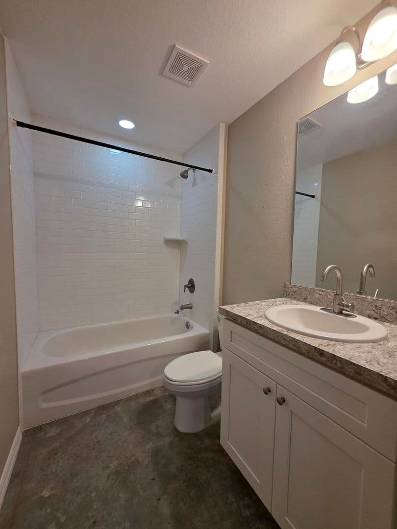 Winter Haven House: 447 Ave A NE