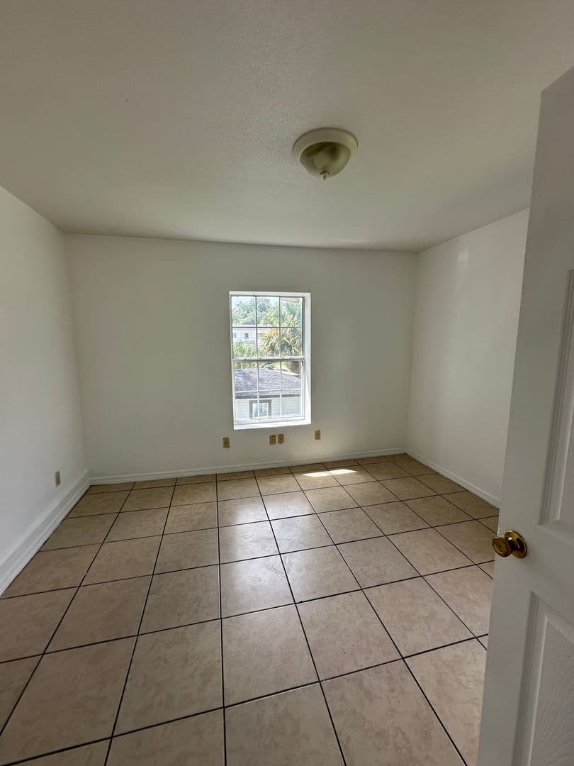 Sanford House: 808 S Locus