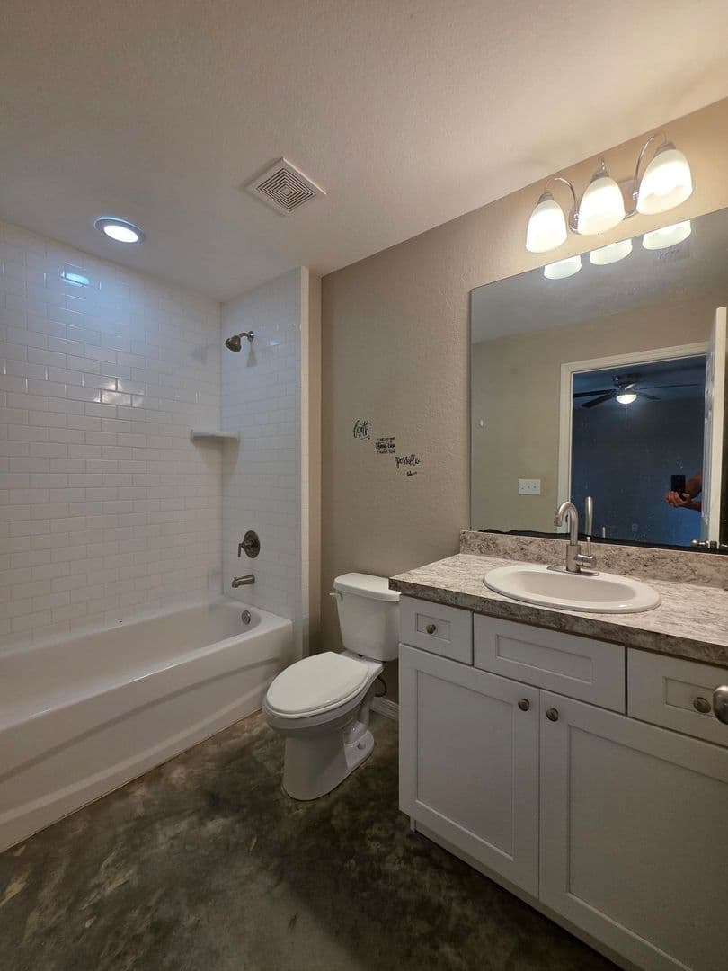 Winter Haven House: 447 Ave A NE