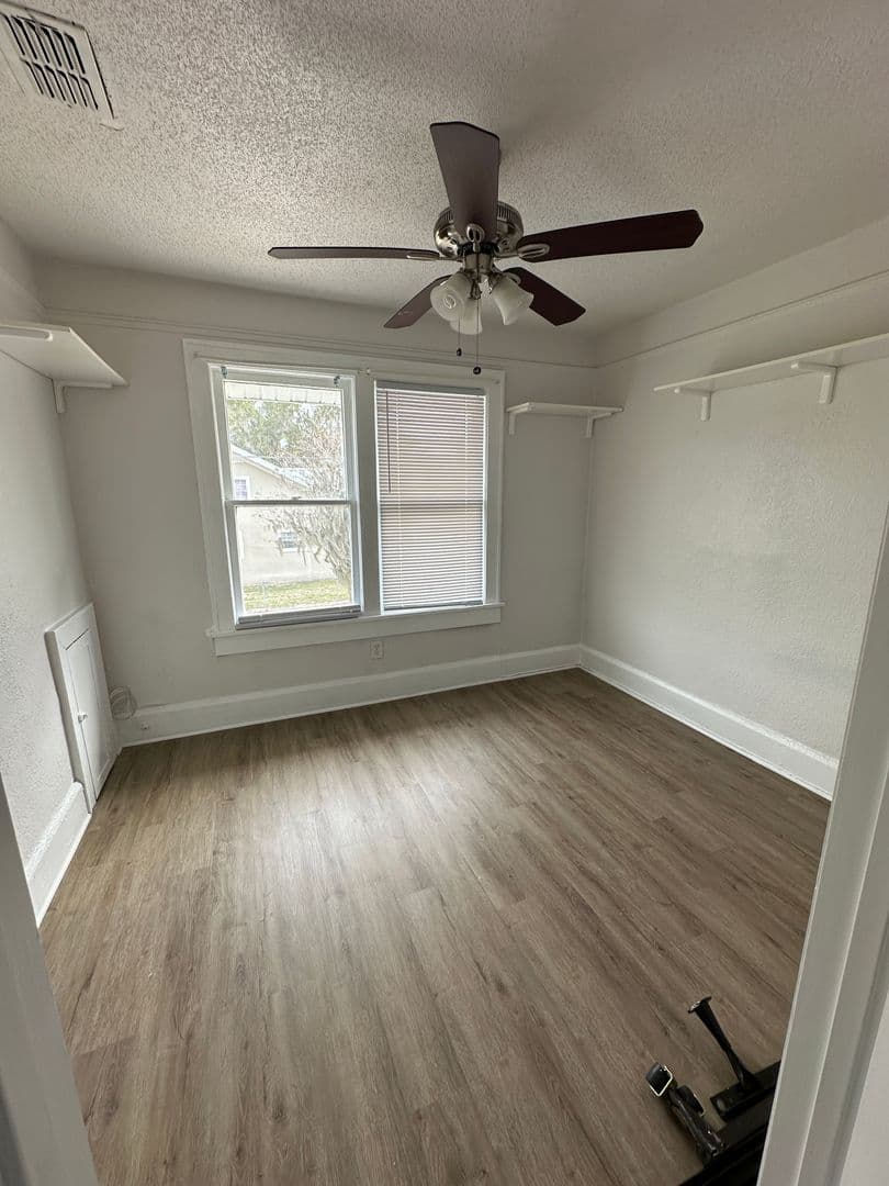 Winter Haven House: 136 Avenue C NE