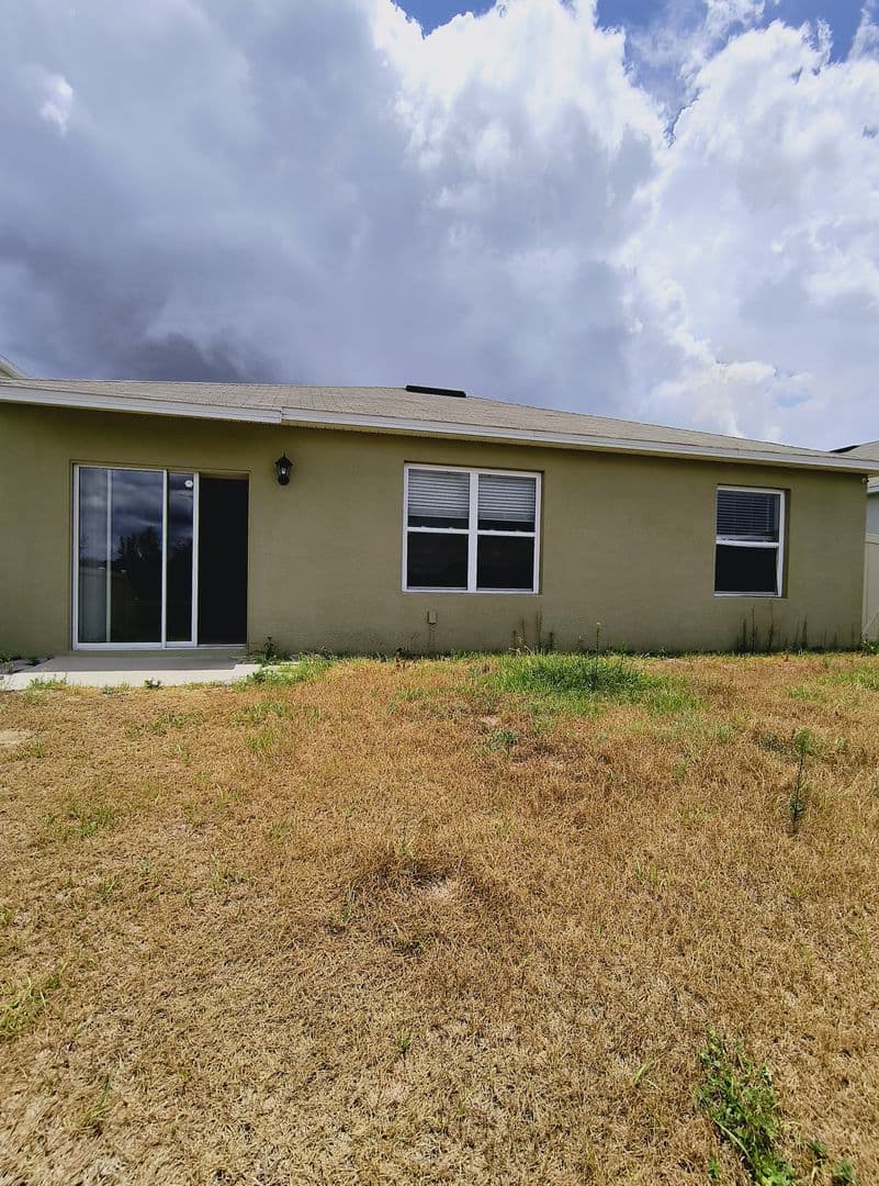 Winter Haven House: 1065 Cambridge Dr