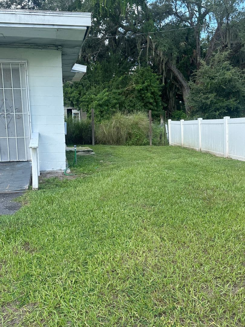 Winter Haven House: 823 Ave R NE
