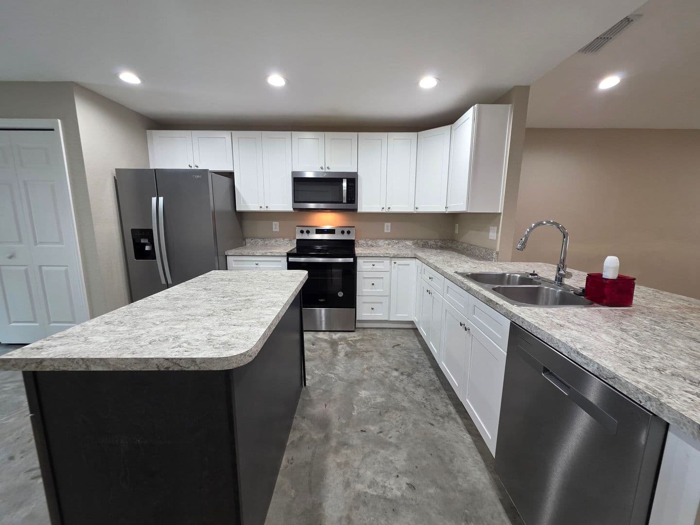 Winter Haven House: 447 Ave A NE