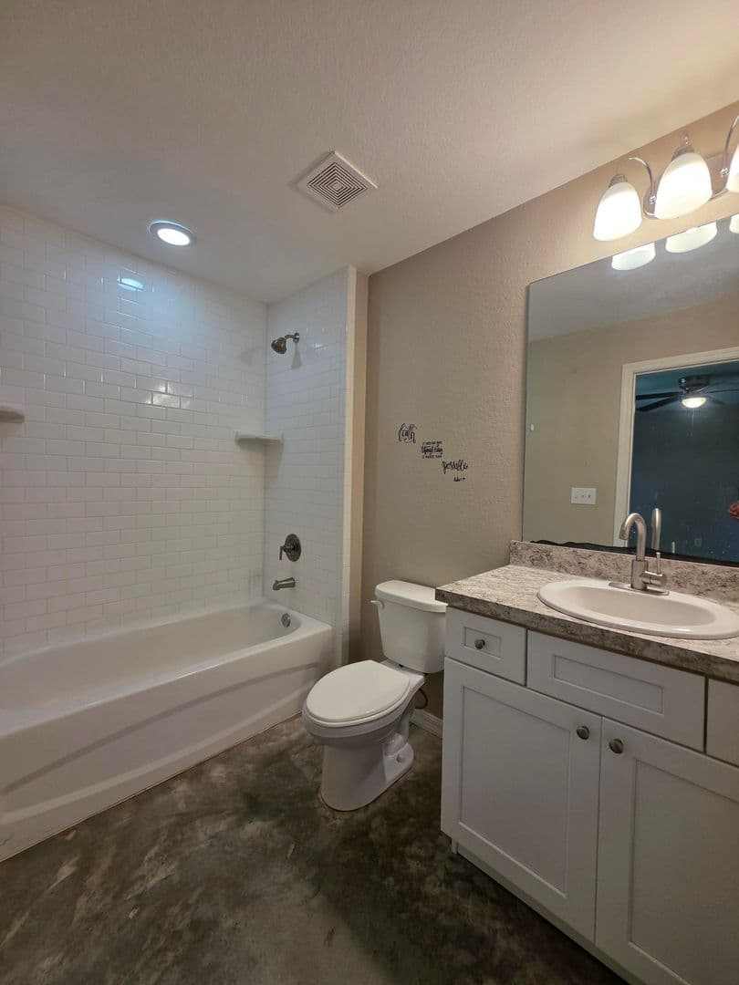 Winter Haven House: 447 Ave A NE