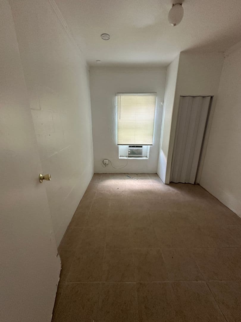 Winter Haven House: 823 Ave R NE
