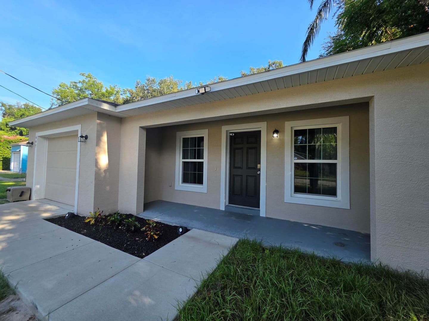 Winter Haven House: 447 Ave A NE