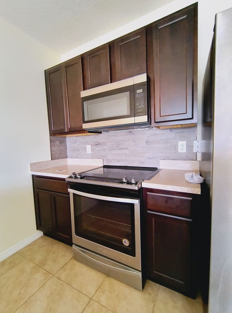 Winter Haven House: 1065 Cambridge Dr