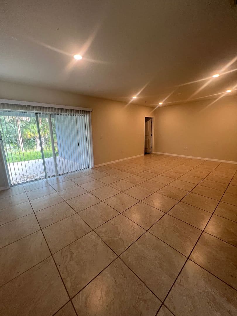 Kissimmee House: 5103 Royal Point Ave