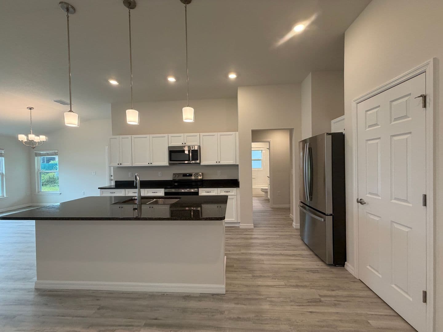 Ocala House: 384 Marion Oaks Manor