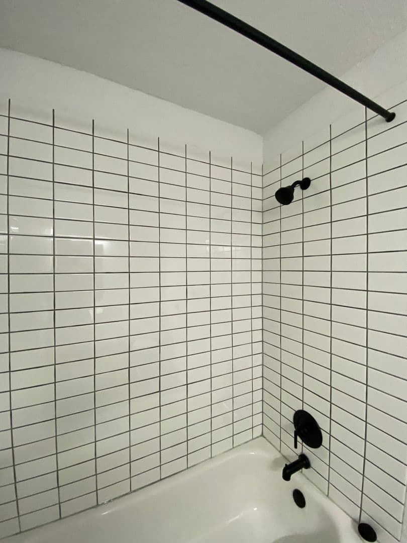 Belleview Apartment: 5702 SE 116th St