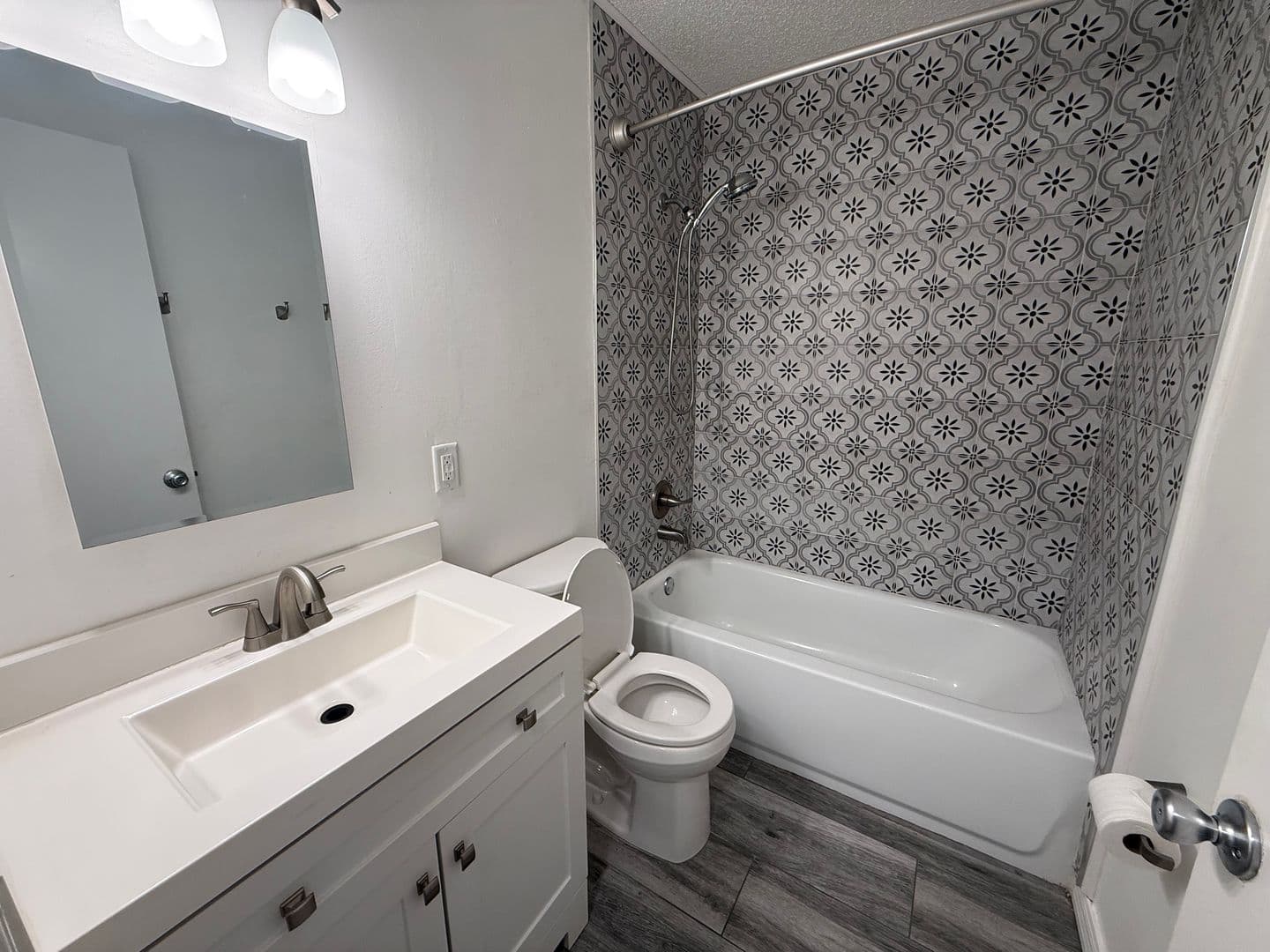 Leesburg Apartment: 213 & 215 Fernwood St