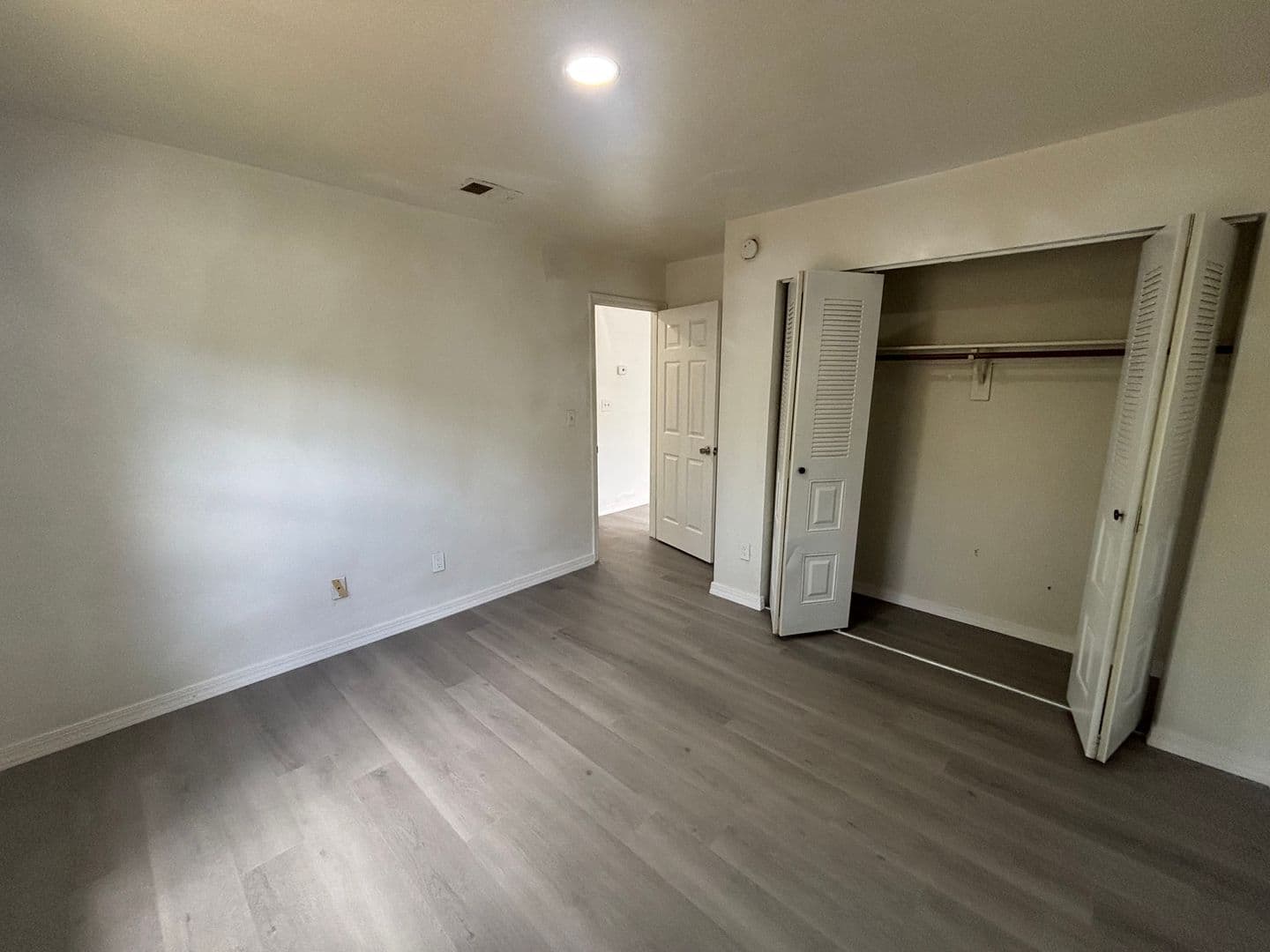 Gainesville Apartment: 2404 SW 31st Pl