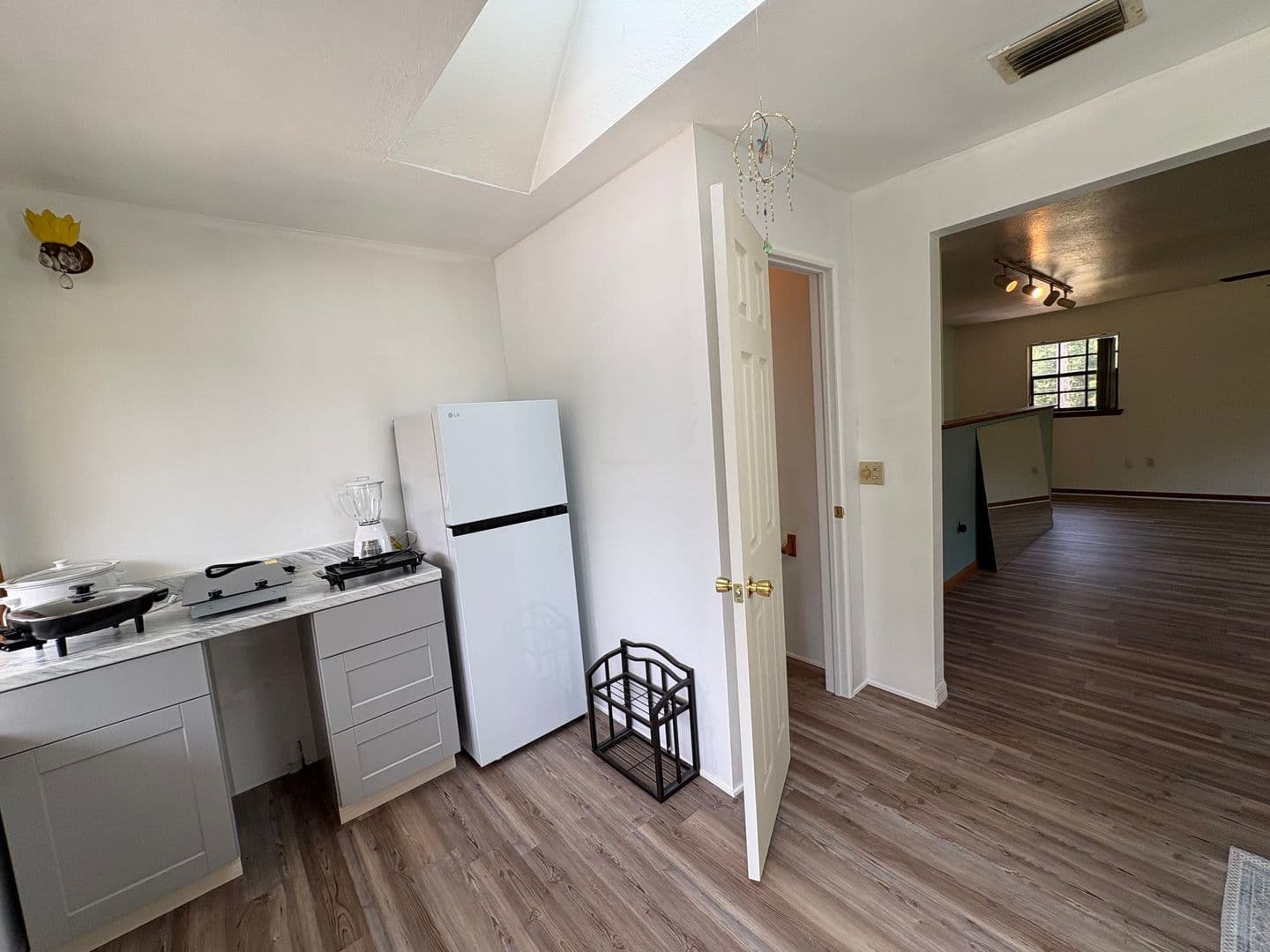 Inverness House: 6140 E Tenison Street