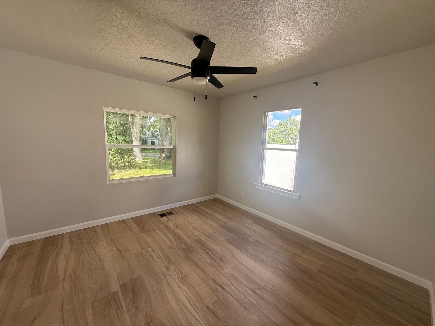 Ocala House: 1014 NE 12th Street