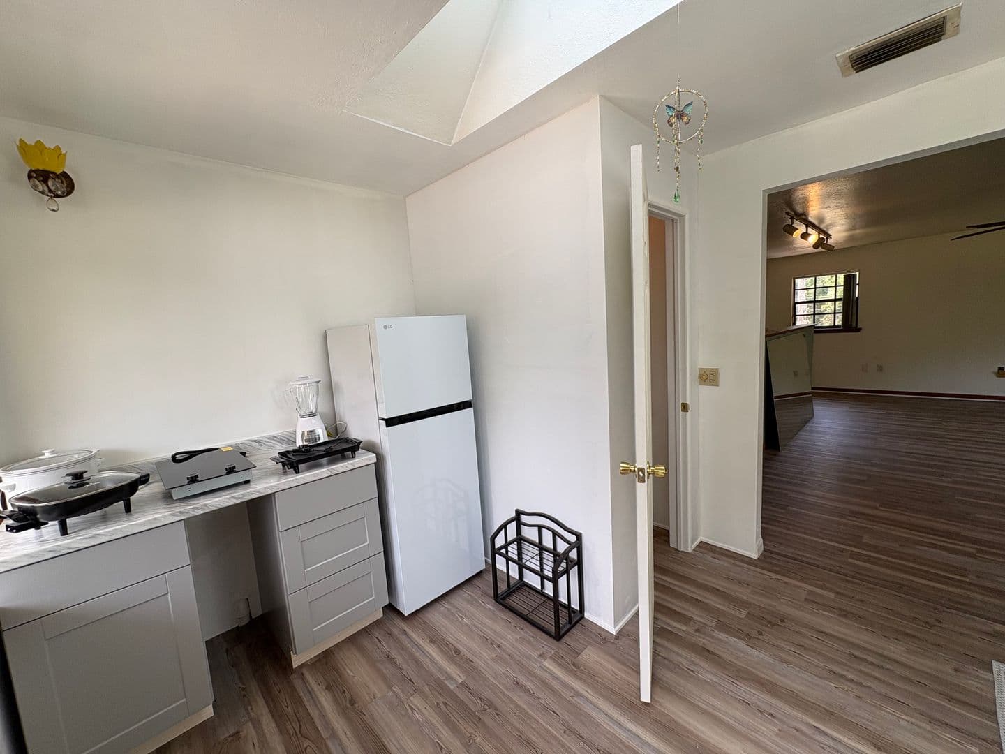 Inverness House: 6140 E Tenison Street
